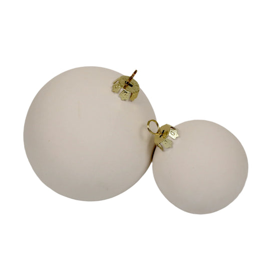 zwei (Weihnachts-)Kugeln aus Keramik zum Bemalen