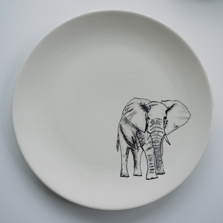 Teller mit Elefantenzeichnung